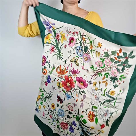 come riconoscere foulard gucci originale|Ma foulard di Gucci non è sinonimo solo di Flora .